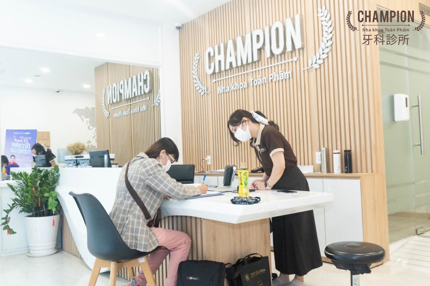 Kiểm tra răng định kỳ tại nha khoa Champion