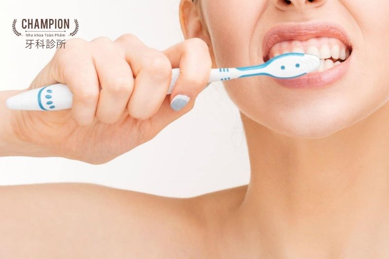 Hướng dẫn chi tiết cách vệ sinh răng miệng khi mất răng
