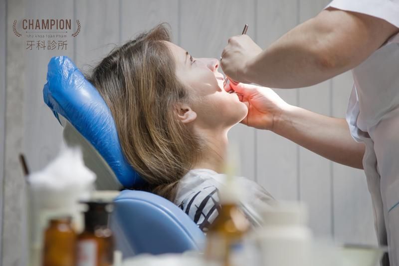 Răng khôn mọc lệch có nên nhổ không? Lời khuyên từ chuyên gia