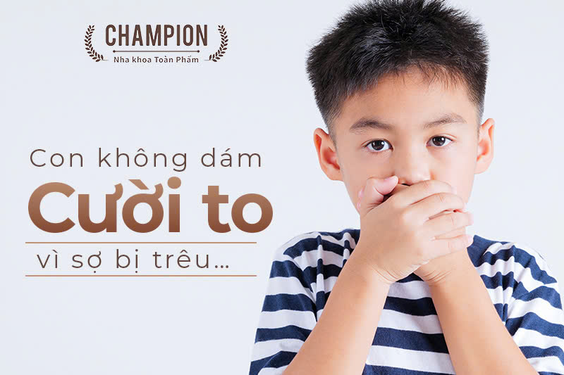 Con không dám cười to vì sợ bị trêu